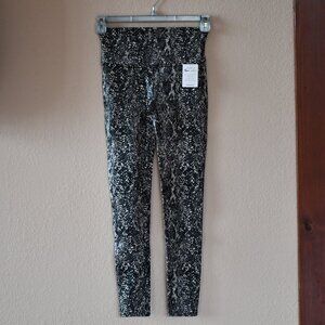 SPANX Gray Faux Leather Snake Shine LEGGINGS Size M NWT